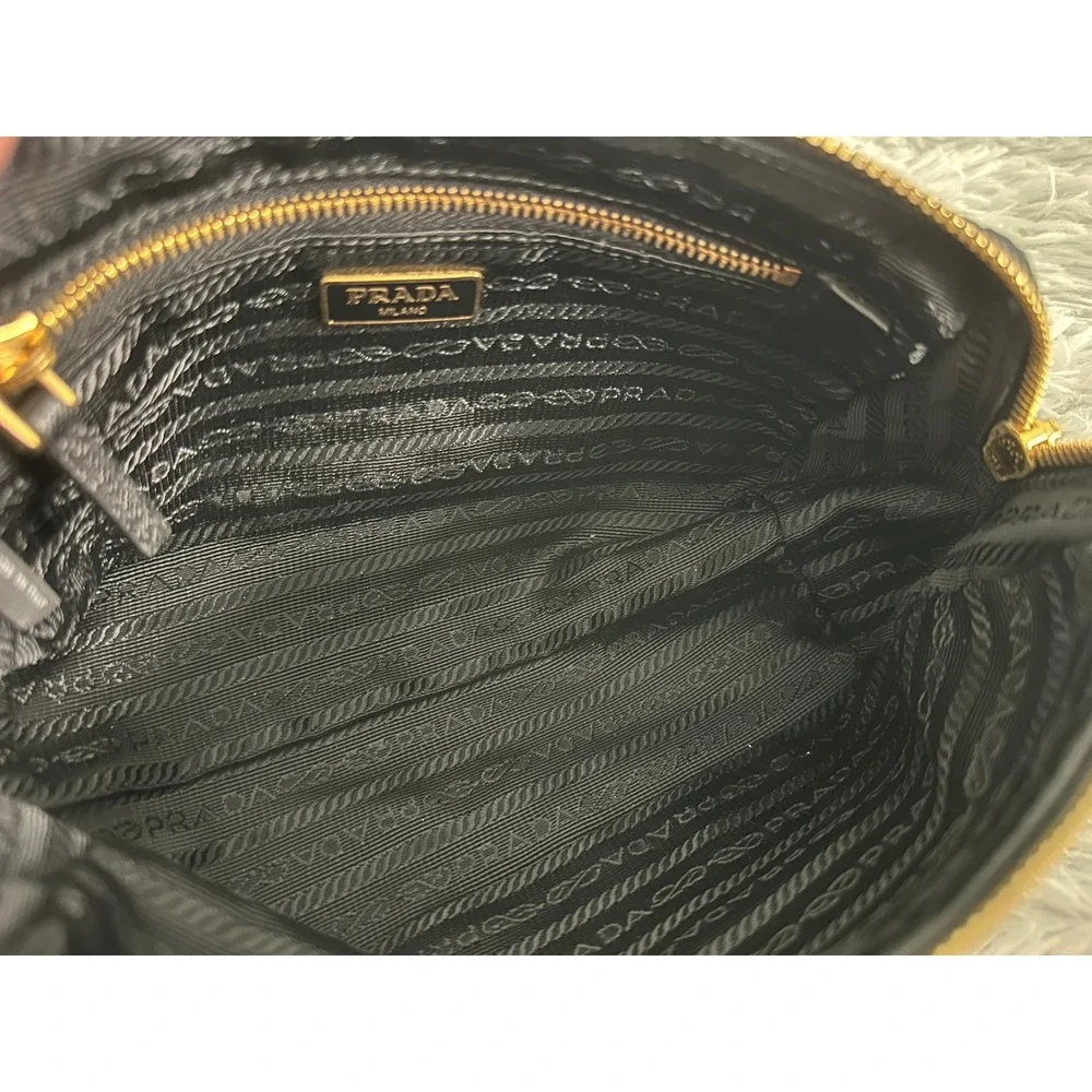 Prada exterior dustbag